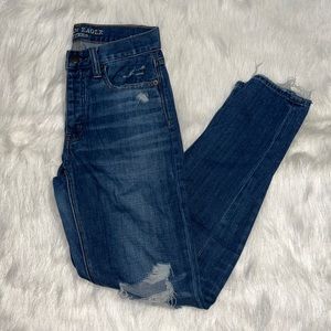 American Eagle Vintage Hi Rise Distressed Button Fly jean Sz 00 Euc